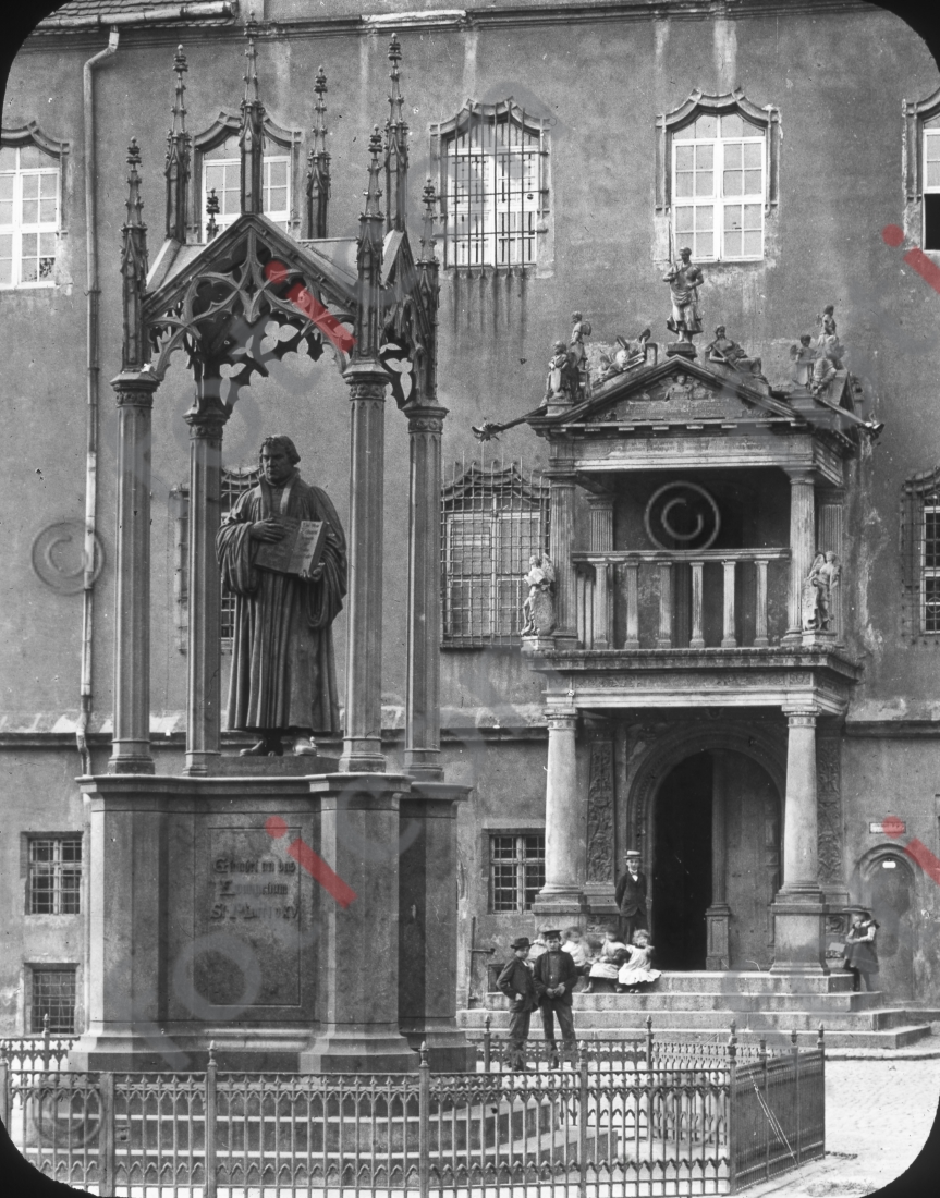Lutherdenkmal in Wittenberg  | Luther Memorial in Wittenberg - Foto foticon-simon-150-047-sw.jpg | foticon.de - Bilddatenbank für Motive aus Geschichte und Kultur